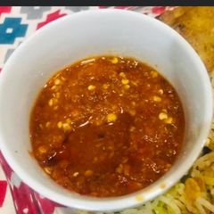 A picture of Lahsan ki lal chutney.