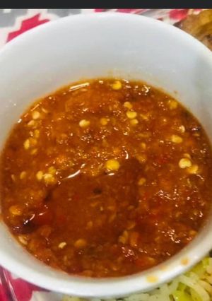 A picture of Lahsan ki lal chutney.