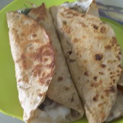 रोटी पोटैटो रोल(roti potato roll recipe in hindi) A picture of रोटी पोटैटो रोल(roti potato roll recipe in hindi).