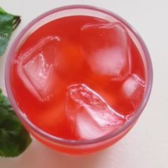 A picture of Lemon Hibiscus tea.