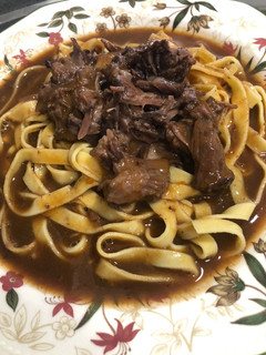 Una foto de Pasta fresca con rabo de toro