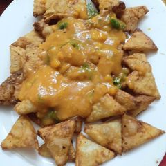 A picture of Chutney waley samosey.