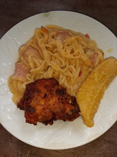 Una foto de Pasta de leche con salchichas