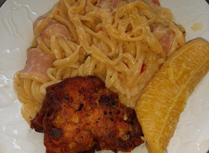 Una foto de Pasta de leche con salchichas