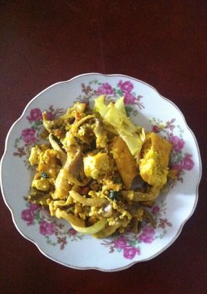 Hình của món Đậu khuôn xào sả, nghệ.