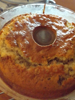 Una foto de Tarta de nueces y semillas de amapolas