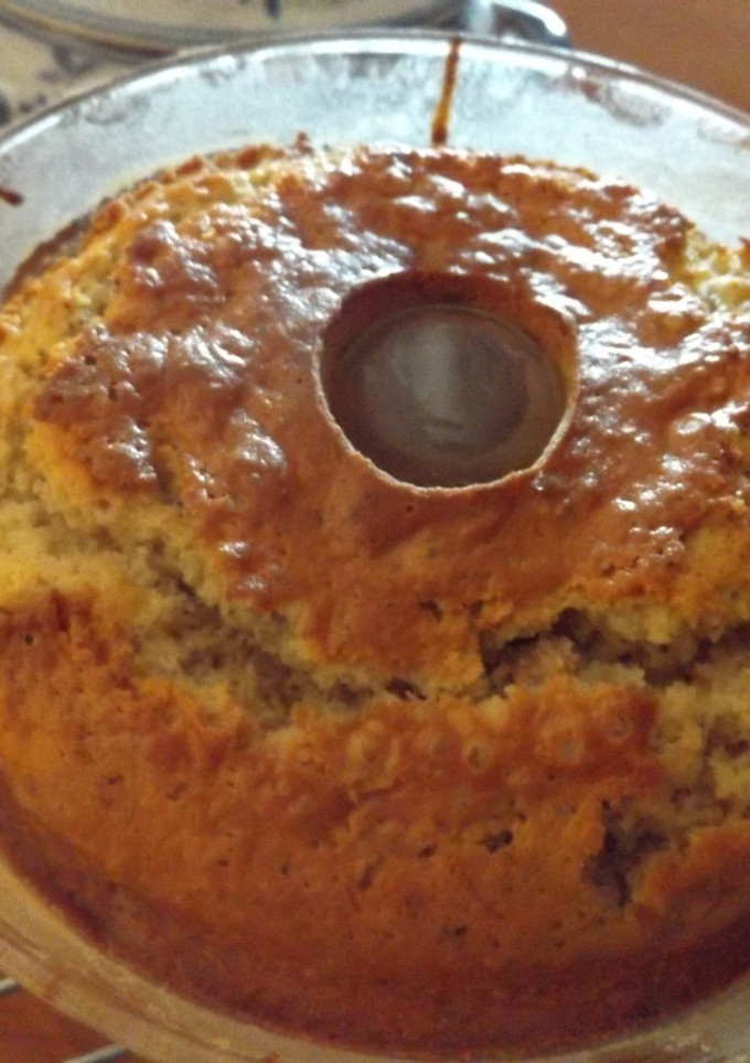 Una foto de Tarta de nueces y semillas de amapolas