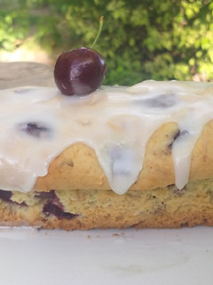 Una foto de Budín inglés 😊😍 (de cerezas frescas y Nueces)
