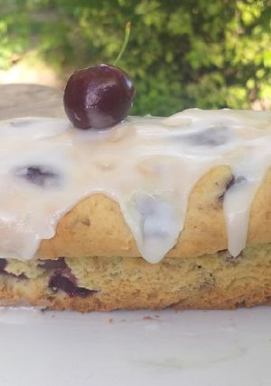 Una foto de Budín inglés 😊😍 (de cerezas frescas y Nueces)