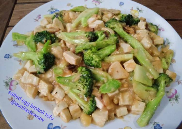 Brokoli tofu saus telur asin