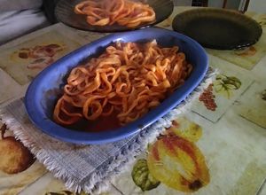 Una foto de Fettuccine/tallarines casero para cuatro personas