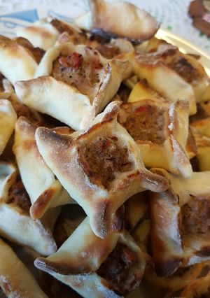 A picture of Sfiha Baalbakieh (Lebanese Meat Pies).