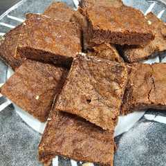 Una foto de Brownie super facil y económico