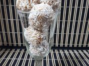 Una foto de trufas de coco
