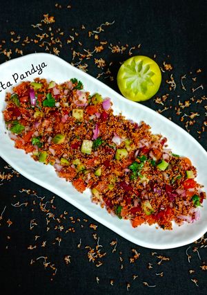 ફણગાવેલા રાગી નું સલાડ (Sprouted Ragi Salad Recipe In Gujarati) રેસીપી મુખ્ય ફોટો