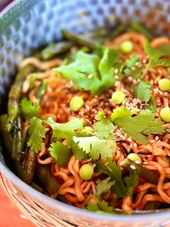 Hình của món Mì Cay Trộn Đậu Que Tím.
