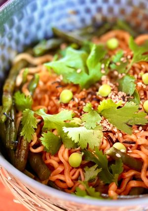 Hình của món Mì Cay Trộn Đậu Que Tím.