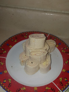Una foto de Rollos de jamón y queso