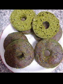 Una foto de Bagels 🥯 de espinacas 🥬 sin gluten
