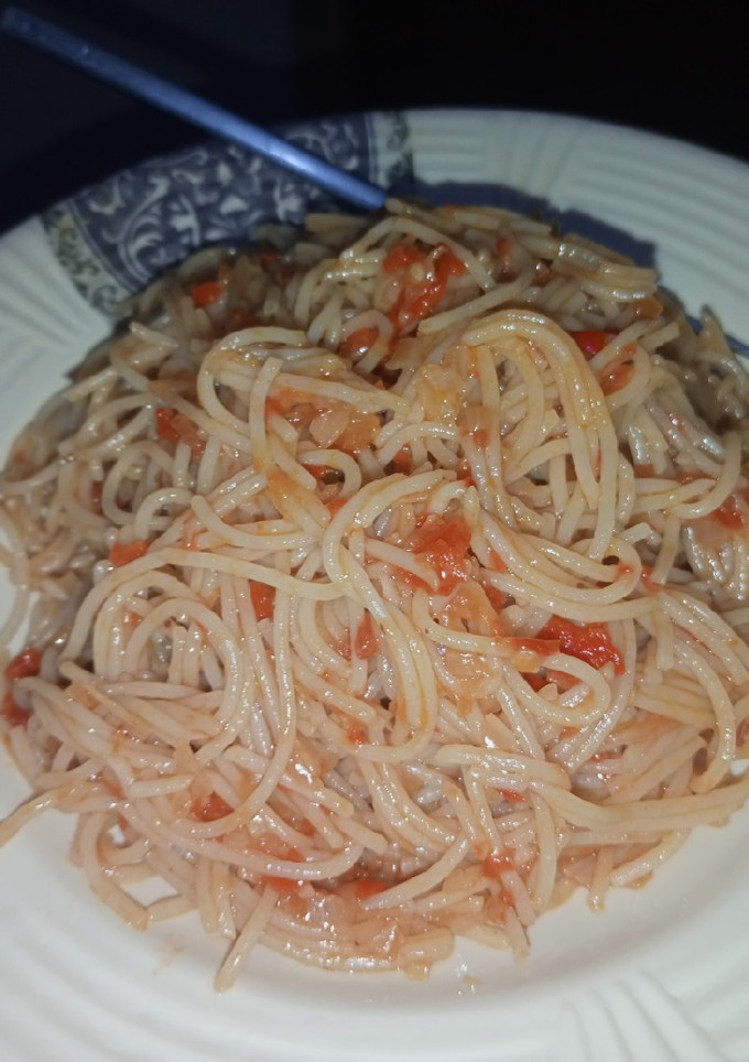 A picture of Simple Spaghetti Jollof.