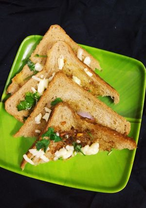 ইজি চীজ টোস্ট (easy cheese toast recipe in Bengali) রেসিপির প্রধান ছবি
