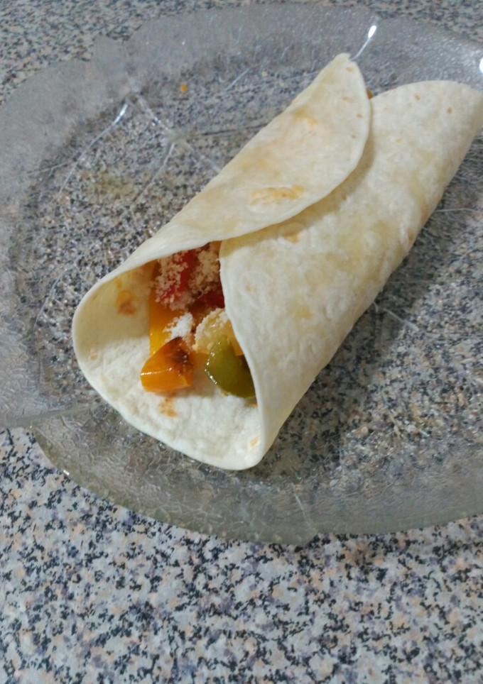 Una foto de Fajitas de pollo con pimientos y queso