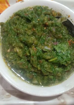 A picture of Mint and coriander chutney.