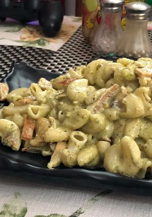 A picture of Chicken pesto pasta.