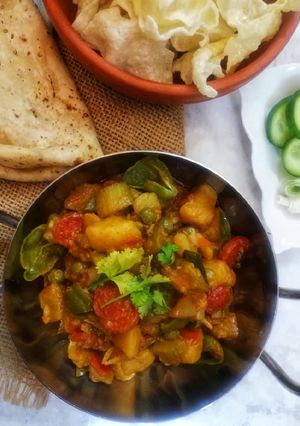 A picture of Mix veggies gravy.