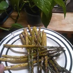 A picture of Brad's lemon herb asparagus.