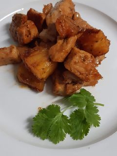 Una foto de Cerdo con piña🐽🍍