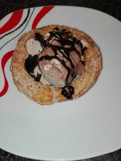 Una foto de Cesta de churro con helado de chocolate