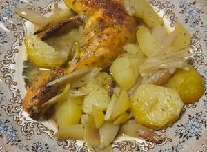 Foto principal de Pollo al horno con patatas y chalotas