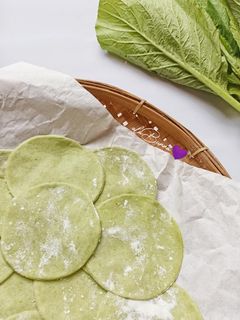 Foto resep 434. Kulit Kuotie, Pangsit, Dimsum & Momo (dari jus sawi hijau)