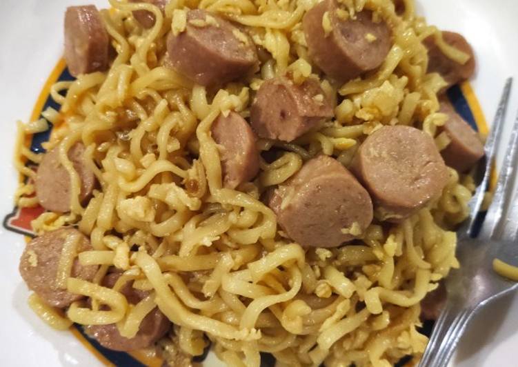 Cara Gampang Menyiapkan Mie goreng sosis yang Lezat