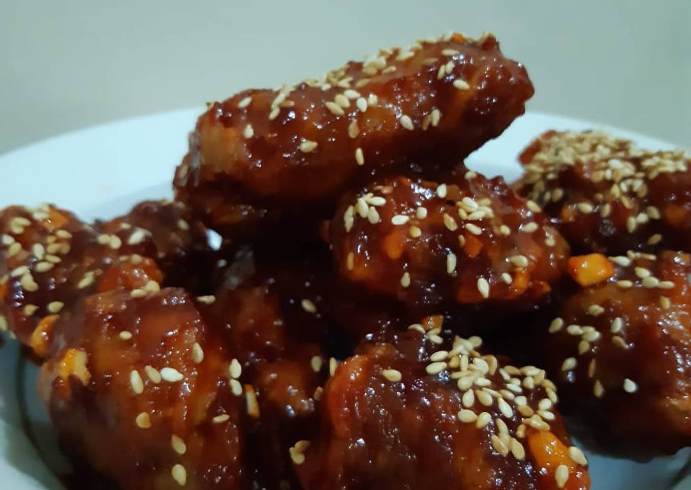 양념치킨 (YangNyeom Chicken, Korean Fried Chicken)