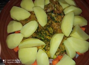 صورة لوصفة طاجين بالدجاج والبطاطا 😋👌