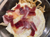 Huevos rotos con jamón