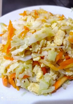 A picture of Scrambled Eggs with Cabbage and Carrots.