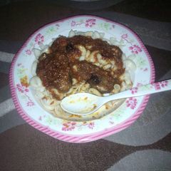 A picture of Macroni with stew.