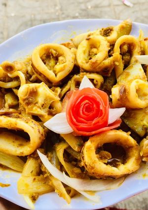 Hình của món Mực xào cà ri sả ớt.
