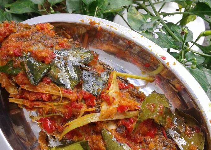 Resep Ikan Masak Merah Oleh Dapur Dewi Cookpad