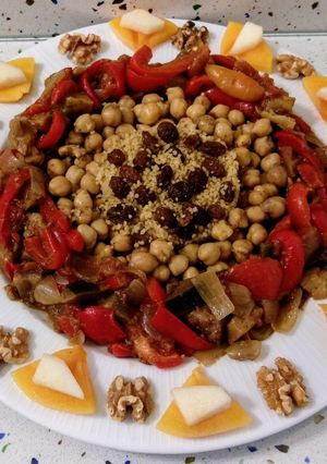 Una foto de Cous-cous vegano de verduras y frutas