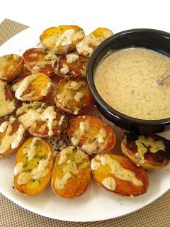 Una foto de Patatas salteadas con aliño de pasta tahini, eneldo y limón🥔