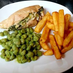 A picture of My Spinach + Avocado Stuffed Chicken Breast 😙mainmeal #2Flavours.