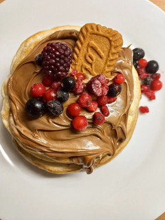 Φωτογραφία της συνταγής Pancakes με κόκκινα φρούτα 🍓