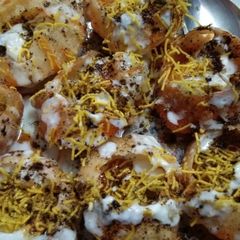 A picture of Sev puri.