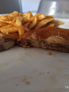 Una foto de Libritos de ternera rellenos de jamón York y queso