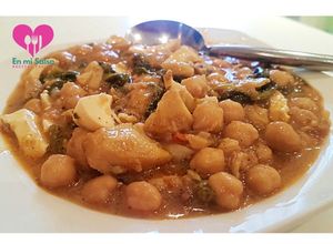 Foto principal de Potaje de Vigilia o Potaje de bacalao con garbanzos y espinacas