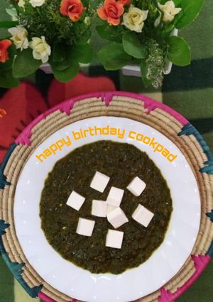 A picture of Palak paneer.